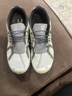 On Running Men’s Lightweight Grey/Olive Cloud Running Shoes